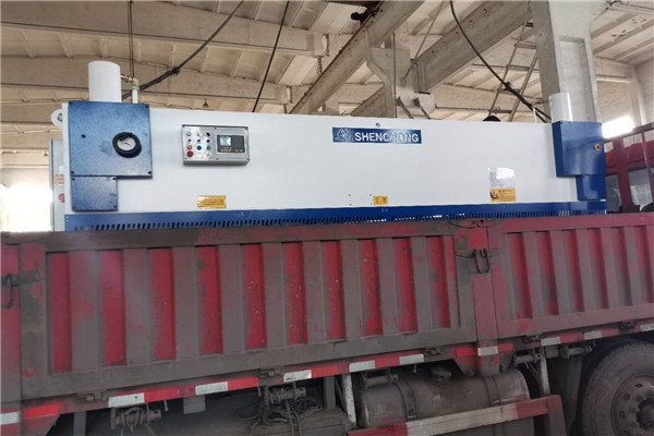 大型剪板機(jī) 大型剪板機(jī)