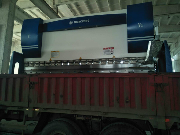 數(shù)控折彎機裝車發(fā)貨