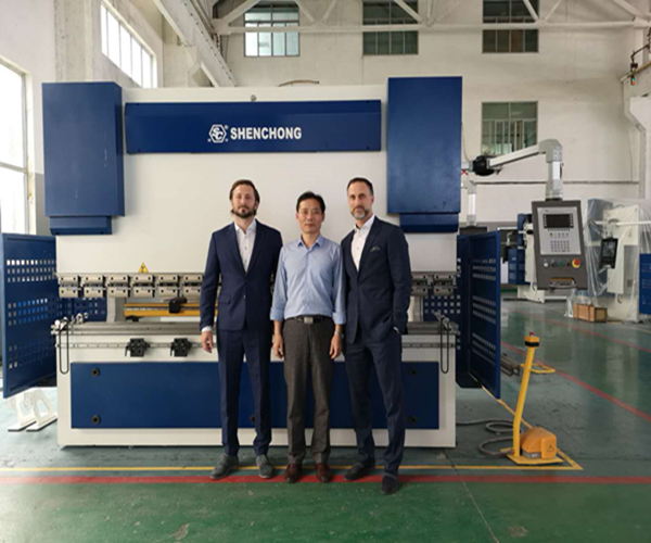 波蘭代理商參觀無錫神沖.jpg 波蘭代理商參觀無錫神沖.jpg