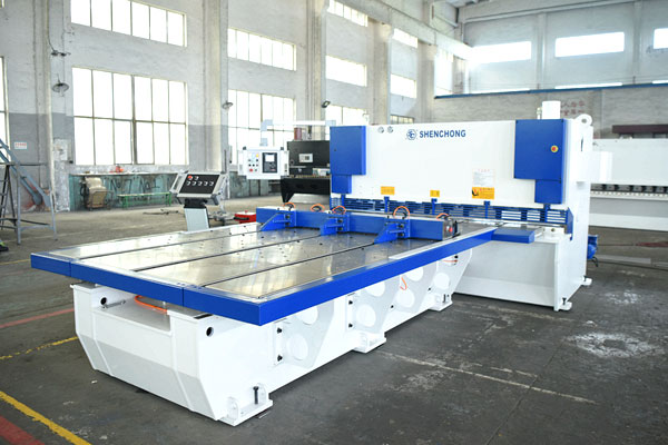 前送料全數(shù)控剪板機